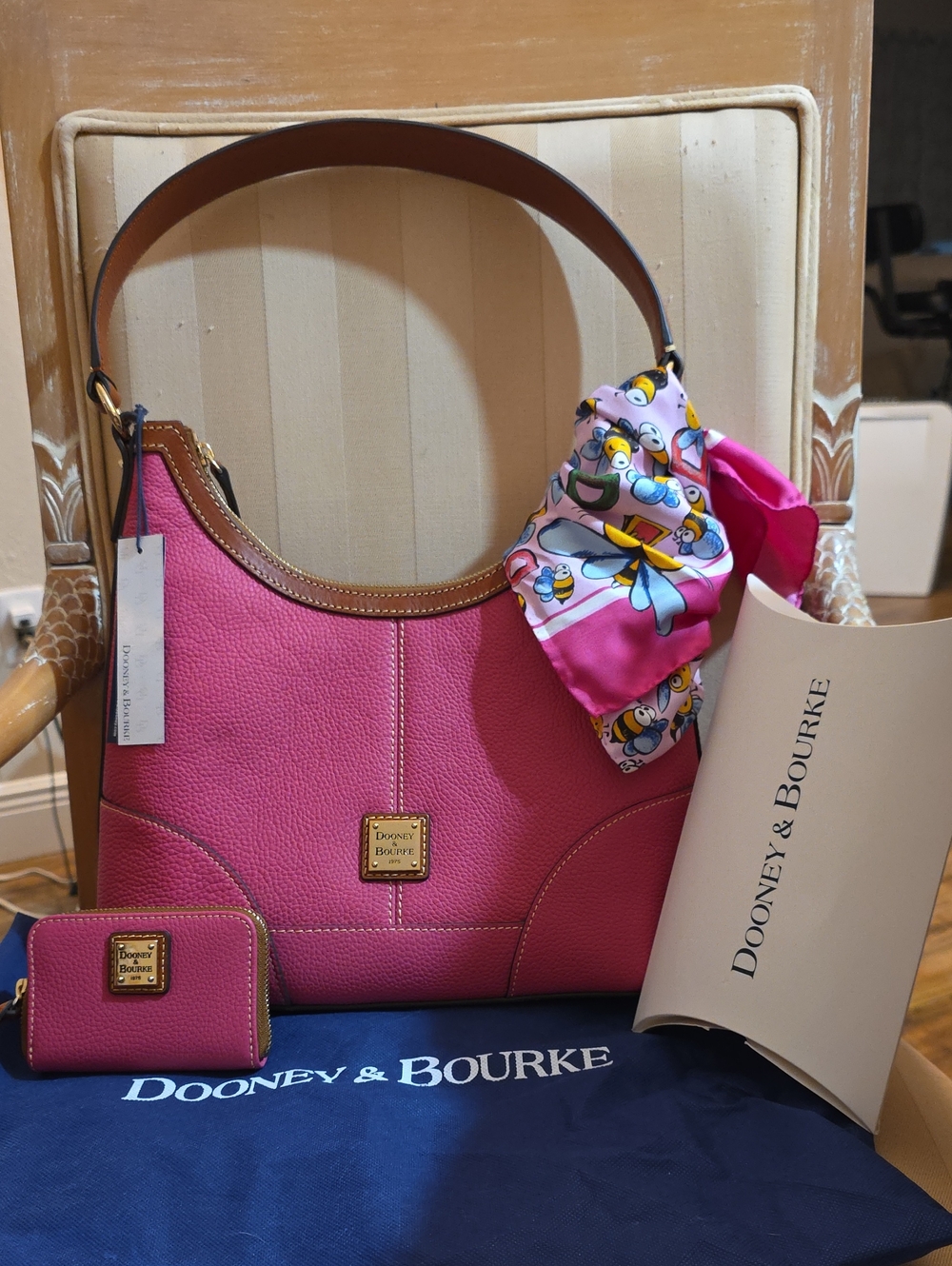 DOONEY AND BOURKE NEW WITH TAGS PURSE AND WALLET WITH MATCHING SCARF & DUST BAG - Picture 1 of 11